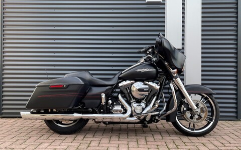 *Street Glide FLHXS 2016