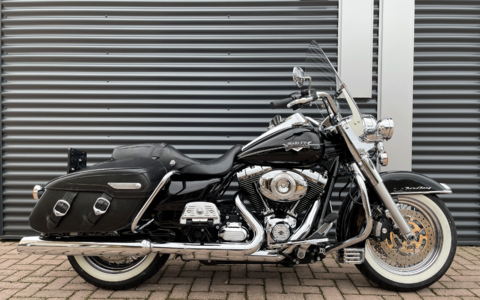 Road King Classic FLHRC 2011
