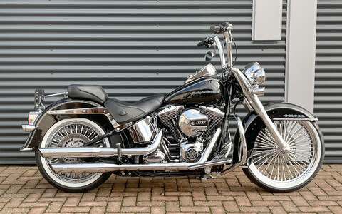 *Softail Deluxe 2016 flstn