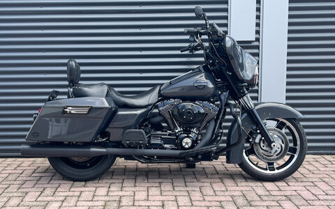 *Electra glide Ultra Classic 2003 FLHTCUI Street Glide look