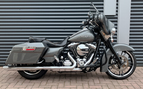 *Street Glide 2013 FLHXS