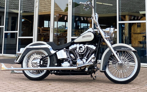 Custom harley deluxe online