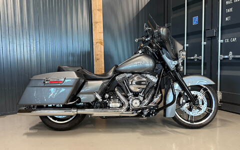 FLHXS Street Glide Special 103 2013