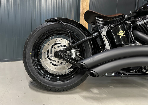 Custom Harley Davidson FXSTSB Crossbone custom 'Vivid Voltage