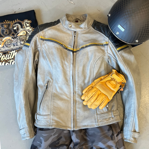 Bekijk hier de biker outfit of the month!