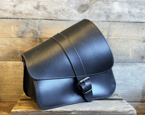 Sportster zijtas enkele gesp zwart leer