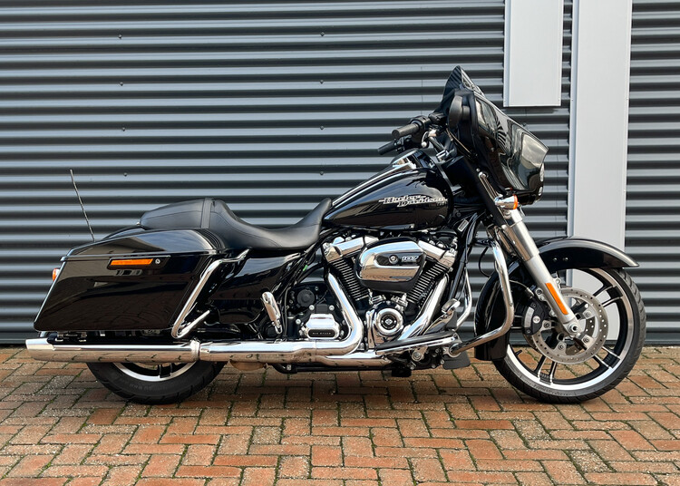 Street Glide 2018 zwart FLHXS