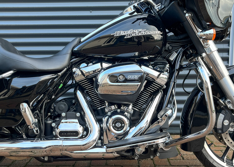 Street Glide 2018 zwart FLHXS