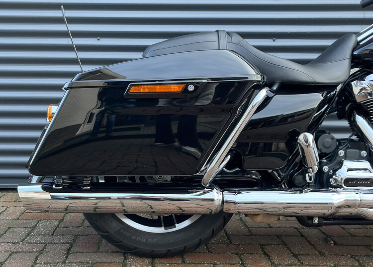 Street Glide 2018 zwart FLHXS