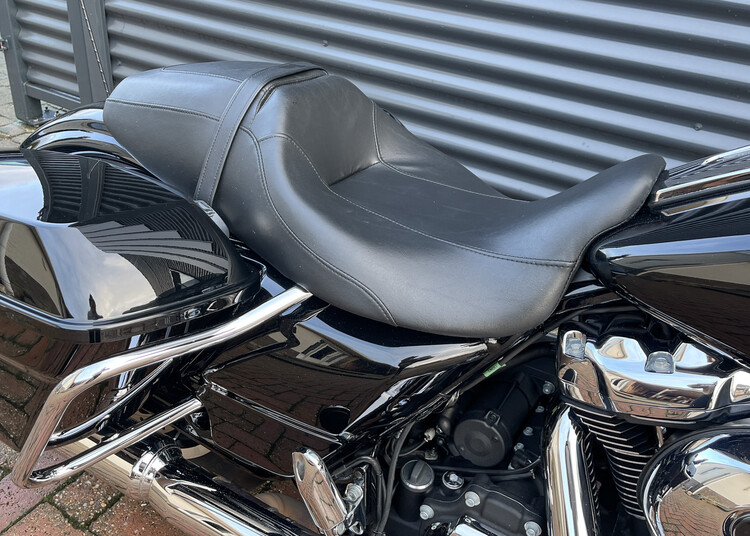 Street Glide 2018 zwart FLHXS