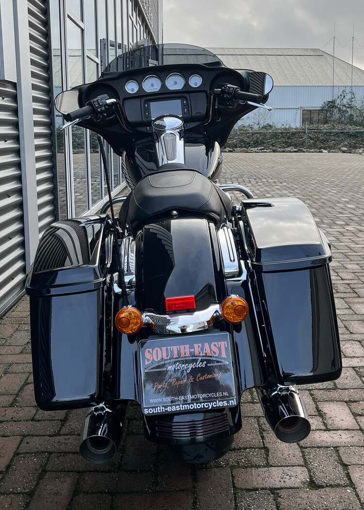 Street Glide 2018 zwart FLHXS