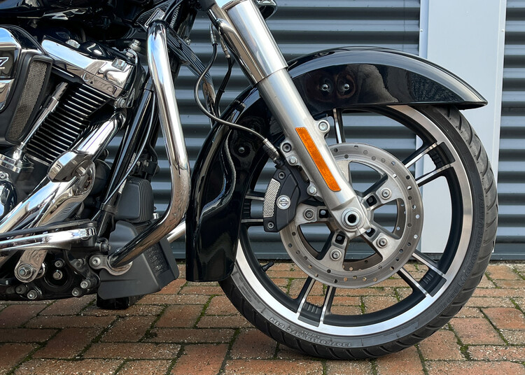 *Street Glide 2018 zwart FLHXS