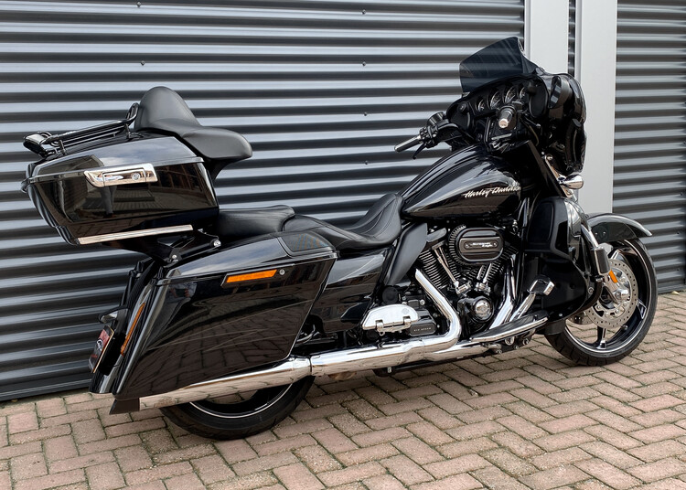 Street Glide CVO 2017 FLHXSE