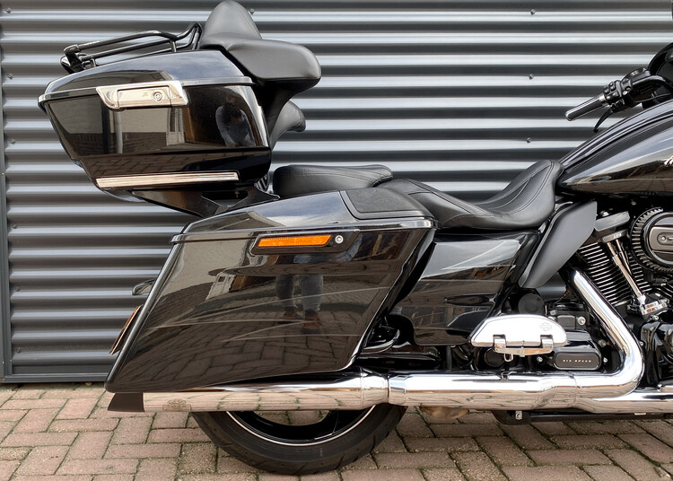 Street Glide CVO 2017 FLHXSE