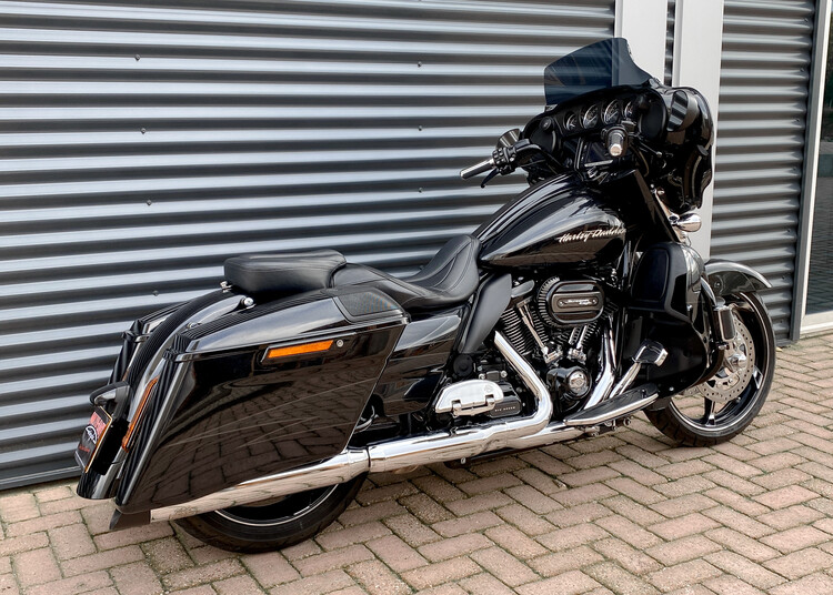 Street Glide CVO 2017 FLHXSE