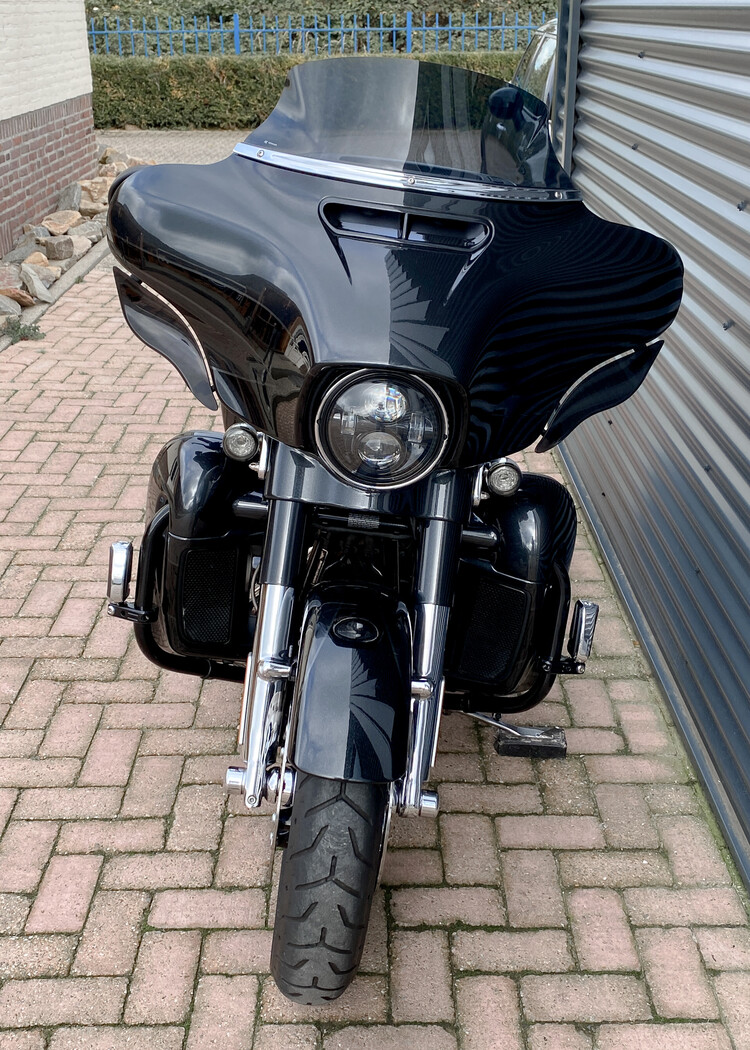 Street Glide CVO 2017 FLHXSE
