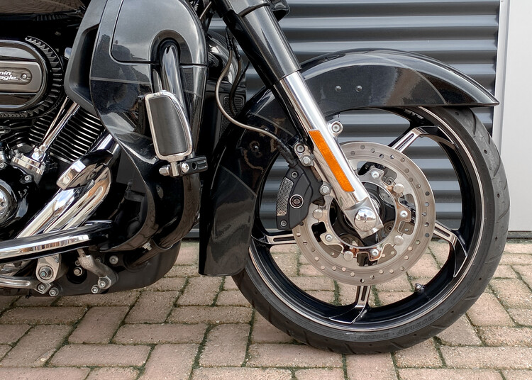 Street Glide CVO 2017 FLHXSE