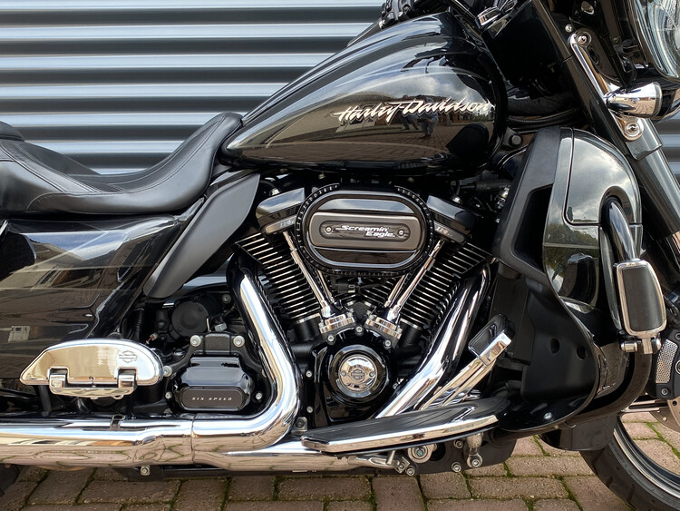 Street Glide CVO 2017 FLHXSE