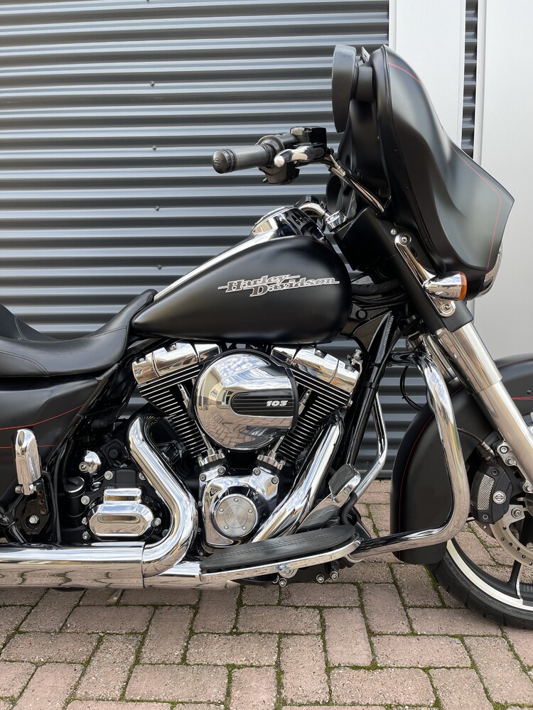 *Street Glide FLHXS 2016