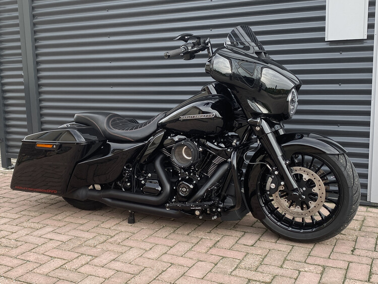 *Street Glide 2019 FLHXS