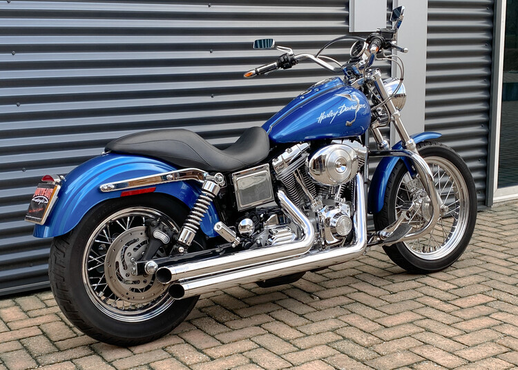 *Super glide 2005 FXD