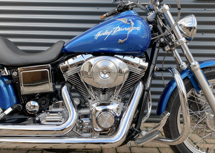 *Super glide 2005 FXD