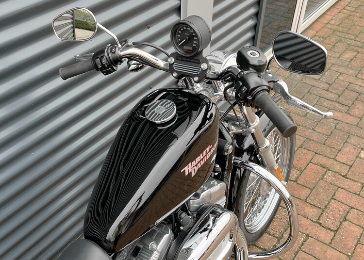 *Sportster XL883 2009