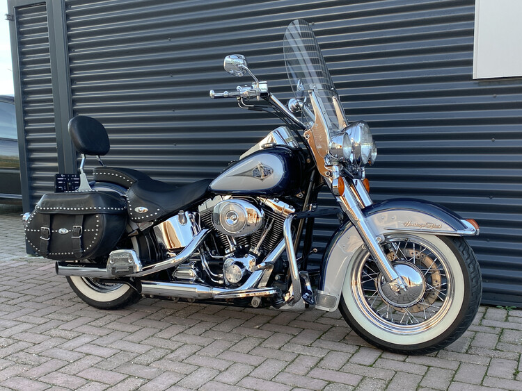 *Heritage softail classic 2001 flstc