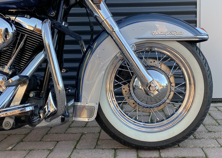 *Heritage softail classic 2001 flstc