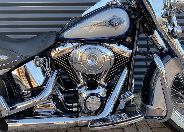 *Heritage softail classic 2001 flstc