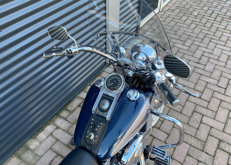 *Heritage softail classic 2001 flstc