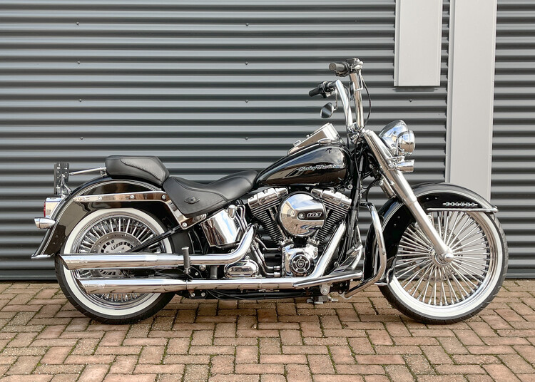 *Softail Deluxe 2016 flstn