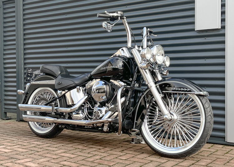 *Softail Deluxe 2016 flstn