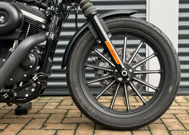 *Sportster iron 2015 XL883N