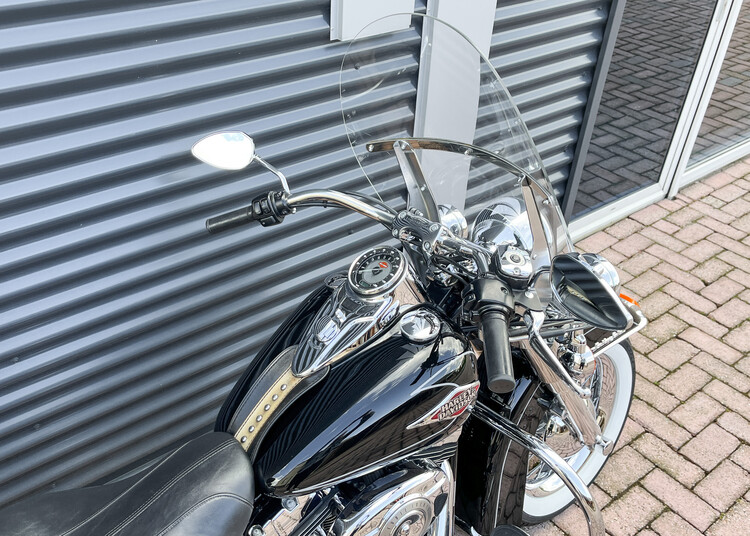 *heritage softail classic flstc 2010