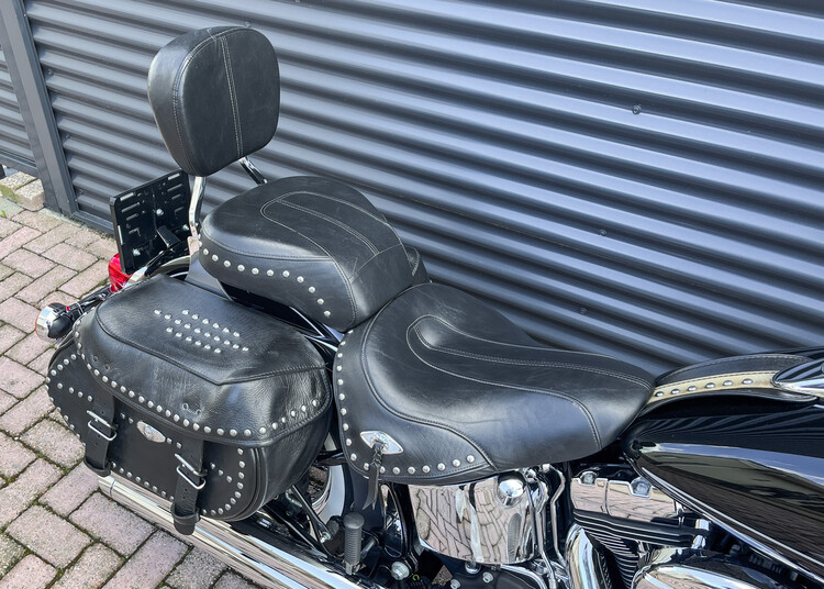 *heritage softail classic flstc 2010