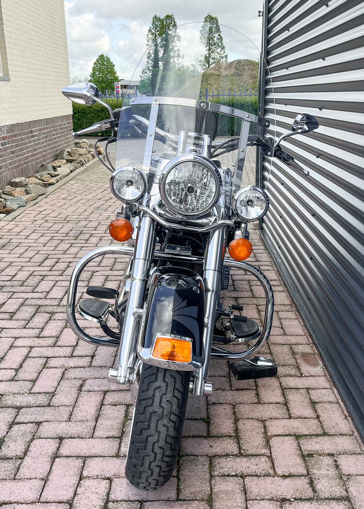*heritage softail classic flstc 2010