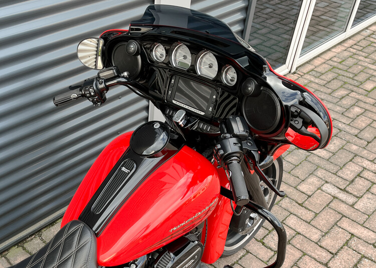 *Street Glide special uit 2017 FLHXS 