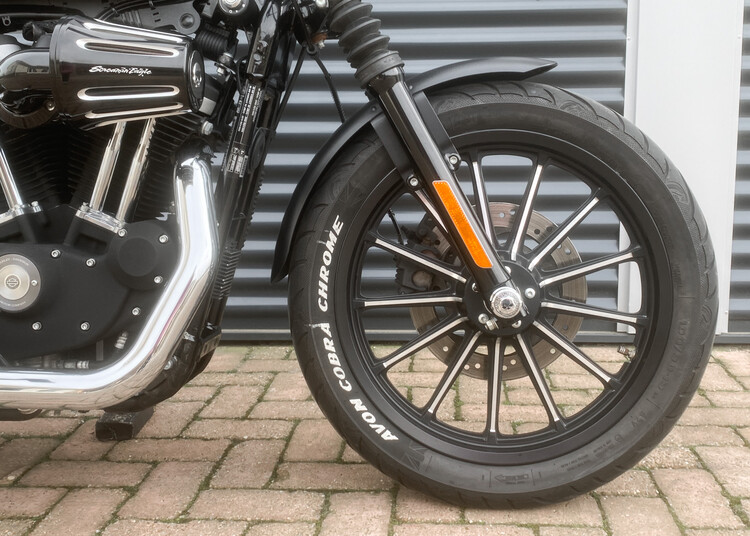*Sportster Iron 2010 XL 883 N
