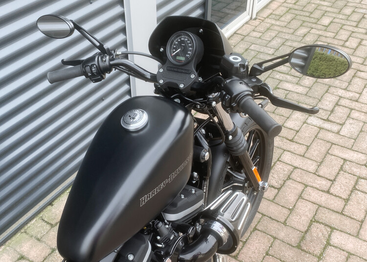 *Sportster Iron 2010 XL 883 N