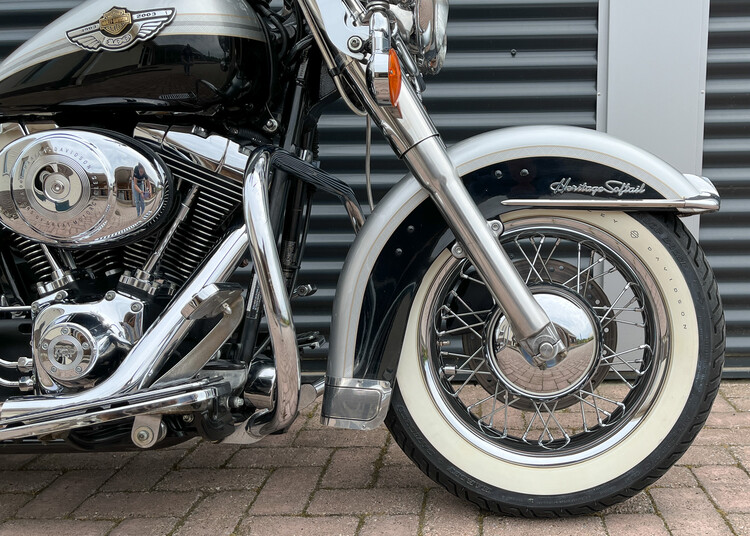 *Heritage softail classic 2003