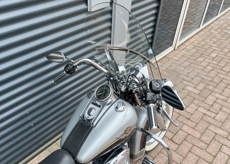 *Heritage softail classic 2003