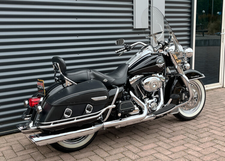 *Road King 2009 FLHRC