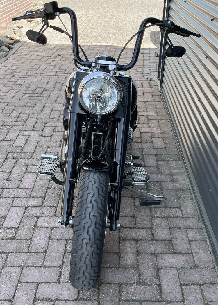 *Heritage Softail Classic Bobberstyle FLSTC 2005