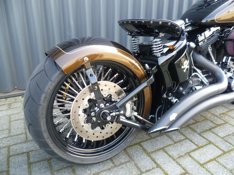 CROSSBONE BOBBER