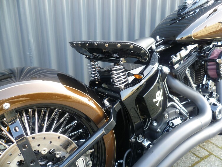 CROSSBONE BOBBER