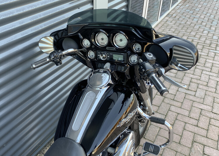 *Street Glide FLHX 2006