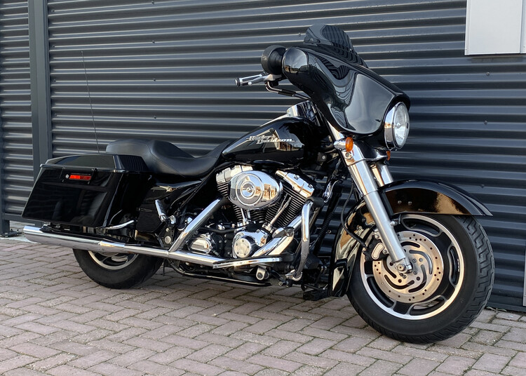 *Street Glide FLHX 2006
