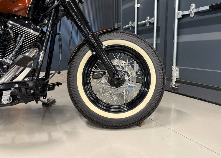 *Heritage Softail Classic Bobber Style 2004
