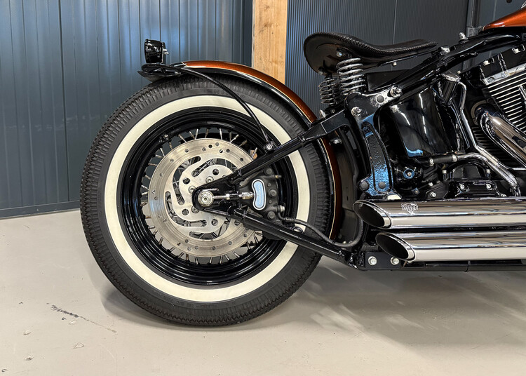 *Heritage Softail Classic Bobber Style 2004